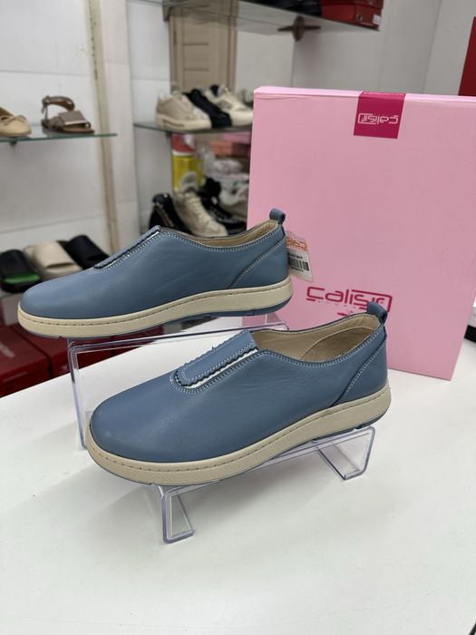 Женские кроссовки размер 37