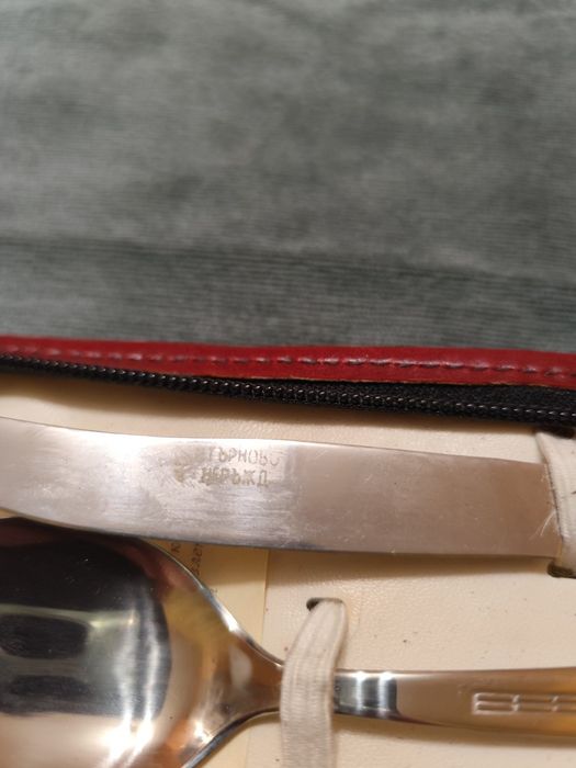 Продавам комплект лъжици и вилици.