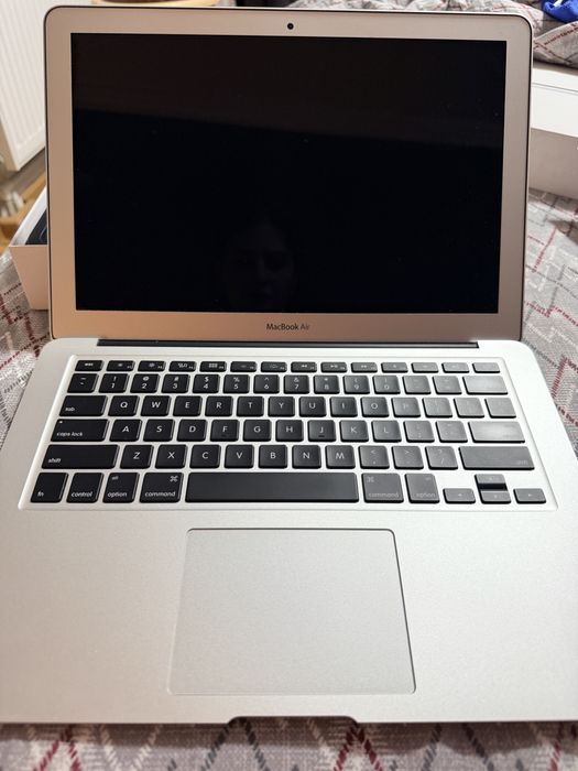 MacBook Air (13-inch, A1466)