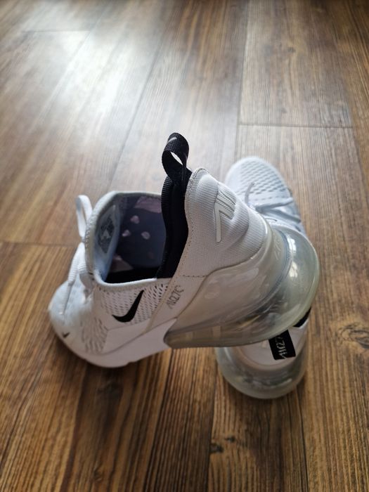 Страхотни мъжки маратонки NIKE MAX 270 , номер 45