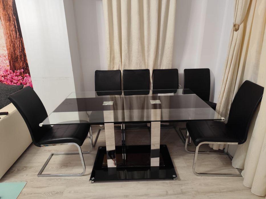 Masa sticlă 150x90, cu 6 scaune.