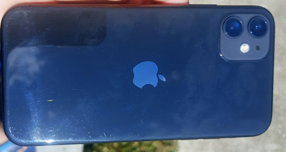 vand urgent !!IPhone 11 (negru)