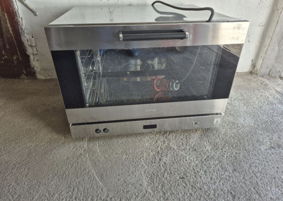 Продам печь конвекционную SMEG