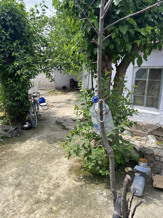 Uy sotiladi eski kotedj  1,6 sotxli 3xonali kelishiladi