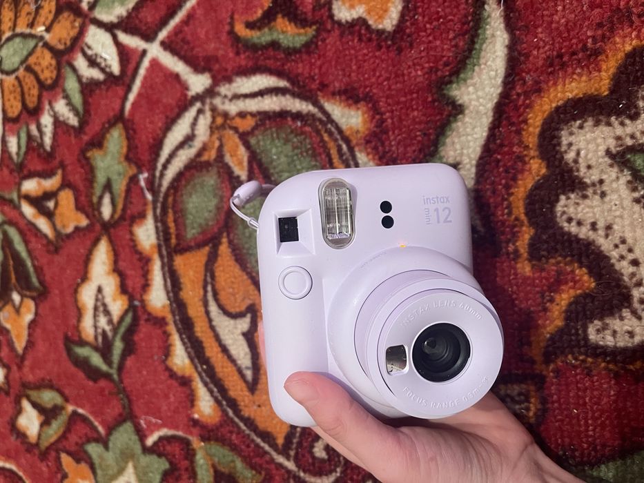 Продам фотоаппарат instax mini