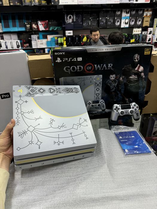 Ps 4 Pro 1TB Limited Edition GoD of WaR Oyin bor tayor