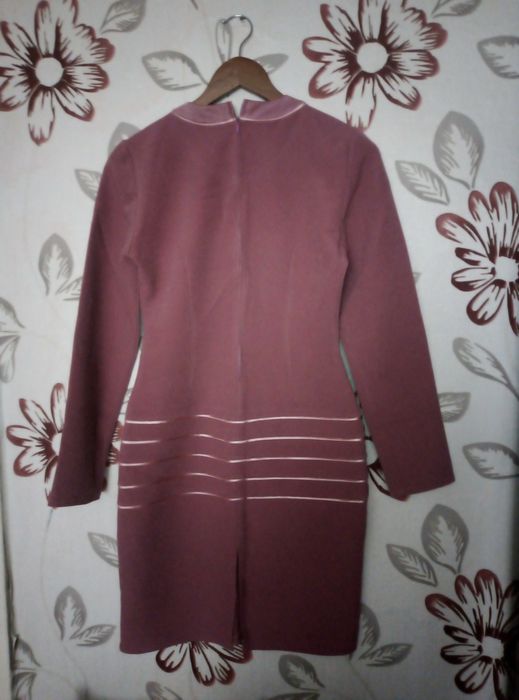Платье футляр 42р