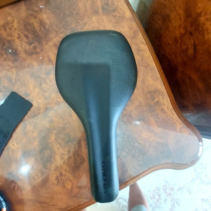 Продам седло на велосипед Syncros Tofino, и мягким чехлом West Viking