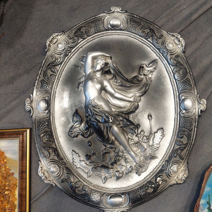 Продам картины и панно на стену.