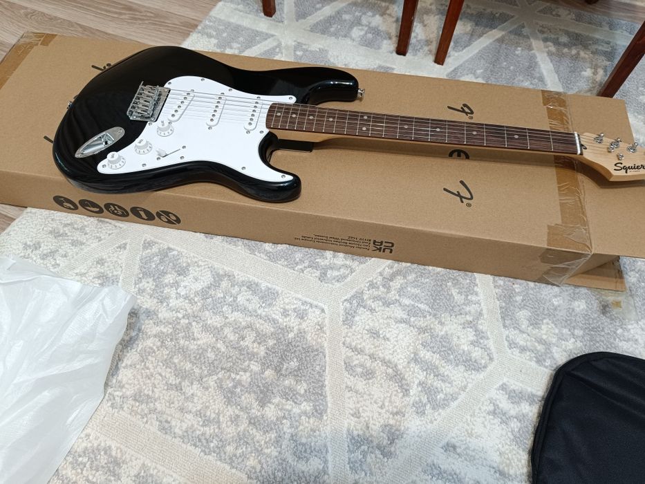 Продам электро гитару