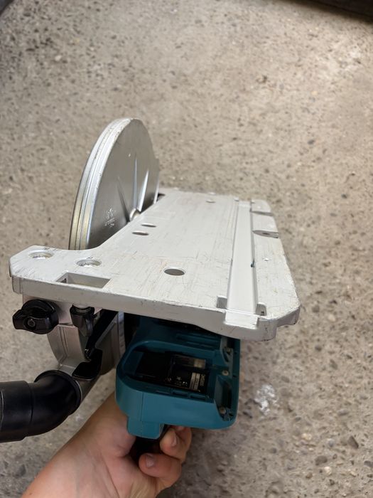 Circular Makita DHS900  235MM