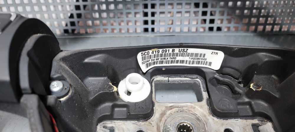 Volan piele cu comenzi  volkswagen vw golf 6 break 1.6 tdi CAY