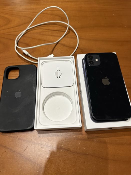 Телефон IPhone 12