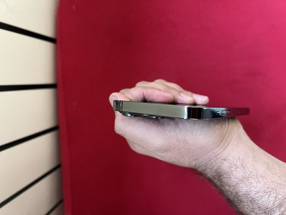 iPhone 13 pro           .