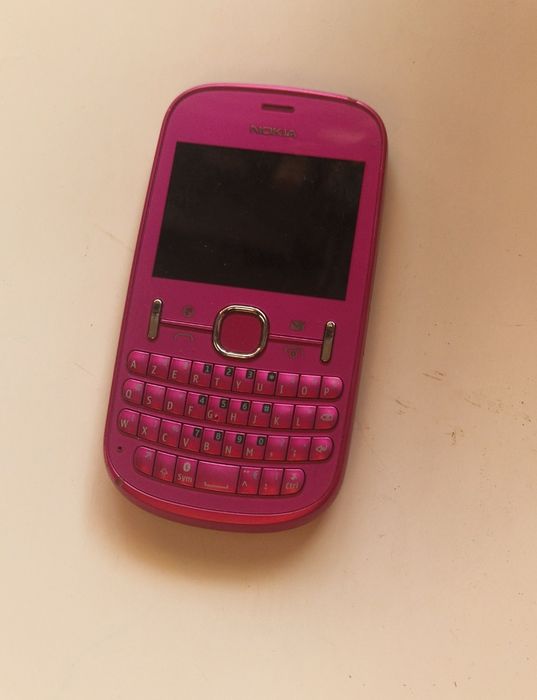 Telefon Nokia  si Samsung, fără capac la baterie