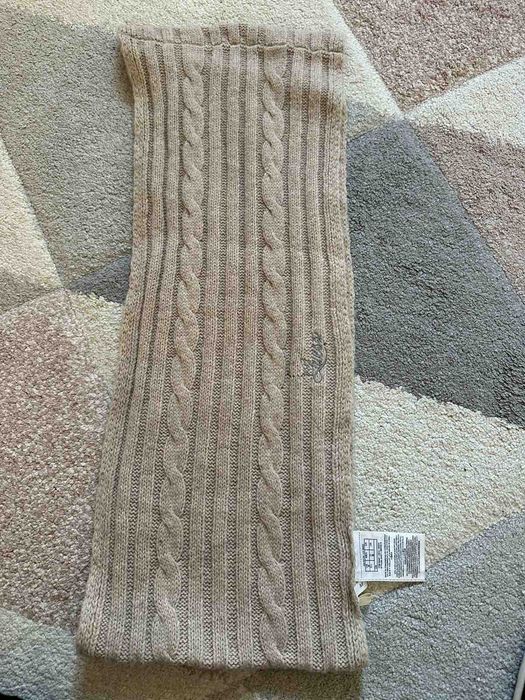 Зимен шал на Guess