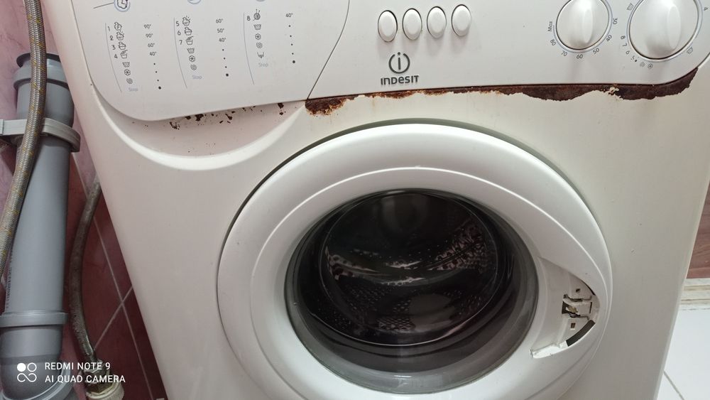Стиральная машина Indezit 5 кг рабочий мотор.Срочно на запчасти