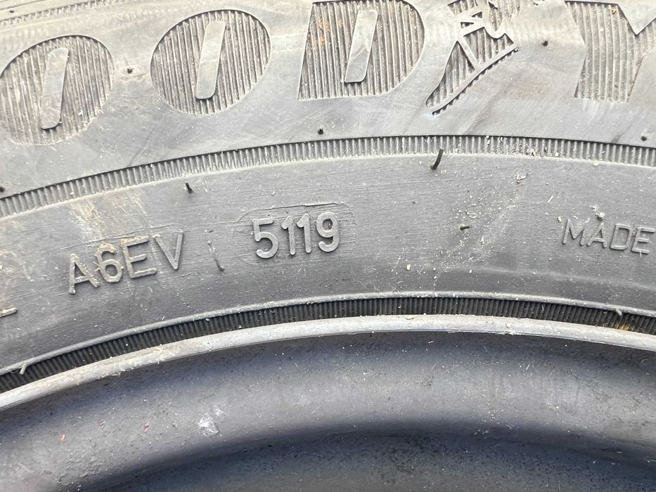 Джанти с гуми 215/65/16C за Nissan NV300/Renault Trafic/Opel Vivaro!