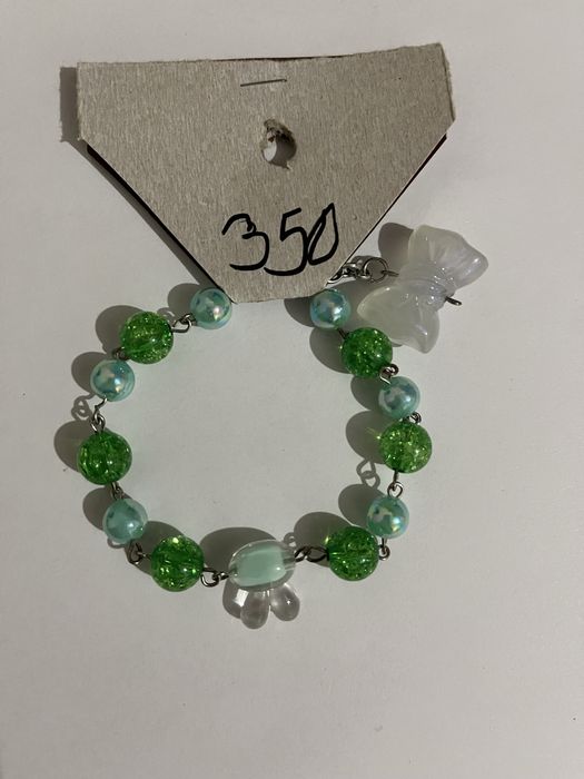 Браслеты, разного цвета и формы.