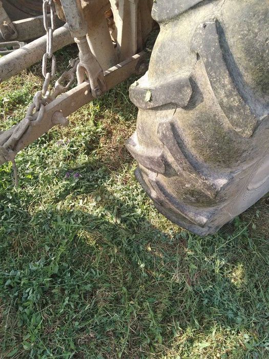 T28 traktor orqa baloni sotiladi