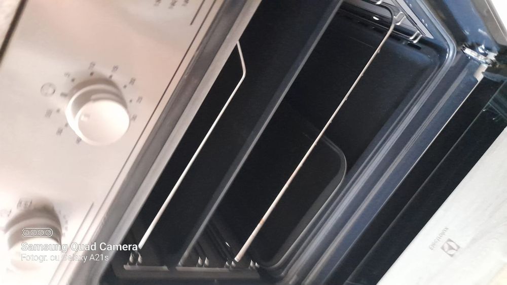 Cuptor pe gaz marca Electrolux cu ventilatie