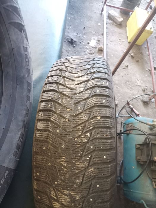Продам зимние шины на внедорожник