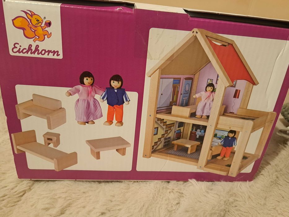 Дървена къща с две кукли Eichhorn