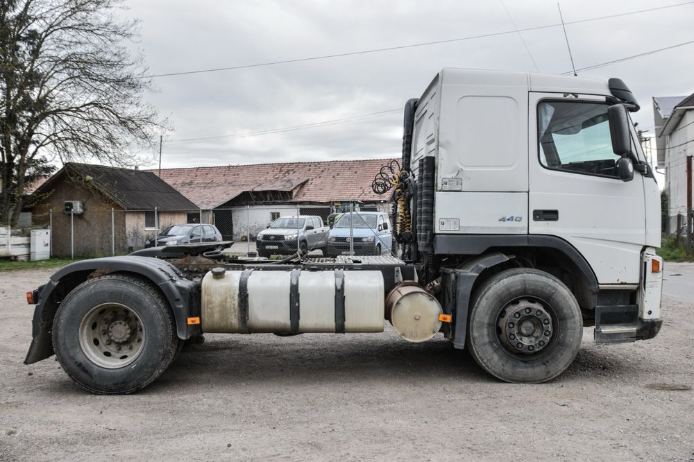 Volvo FM440 cap tractor
