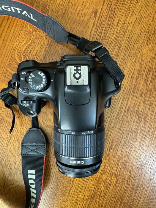 Фотоапарат Canon EOS 1100D с обектив 18-55mm