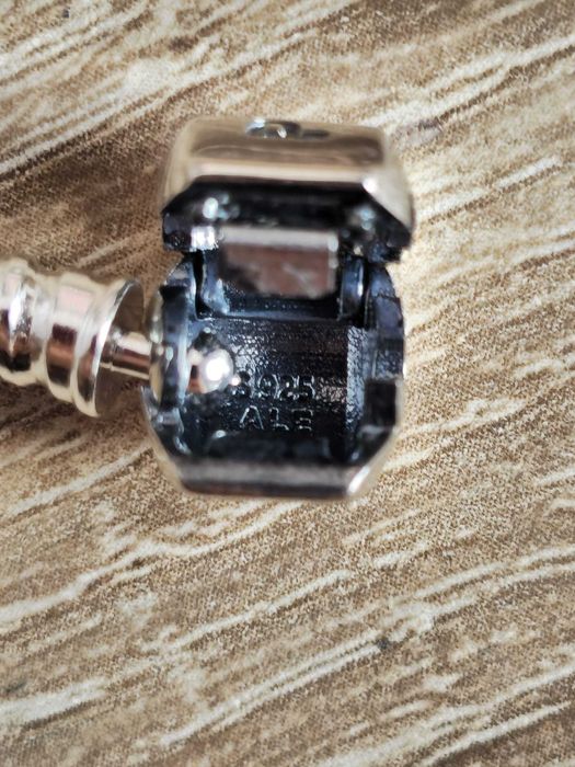 Гривна Пандора|Pandora