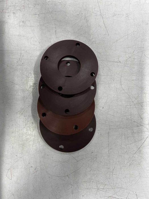 Уплотнение резиновая для тыльного фланца смесителя  127x50x7 Ч.Ш