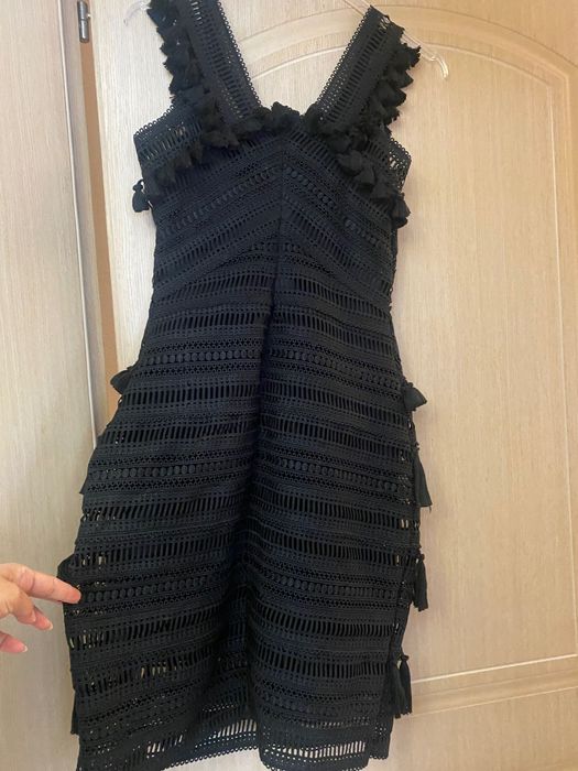 Рокля на марката GUESS