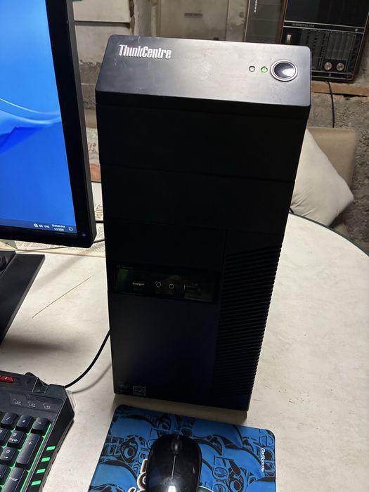 Настолен компютър с монитор 24 Инча