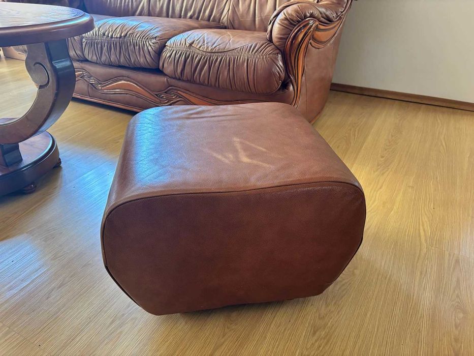 Кожени дивани 2ка и 3ка + табуретка