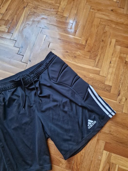 Страхотни мъжки къси футболни панталони ADIDAS размер 2XL