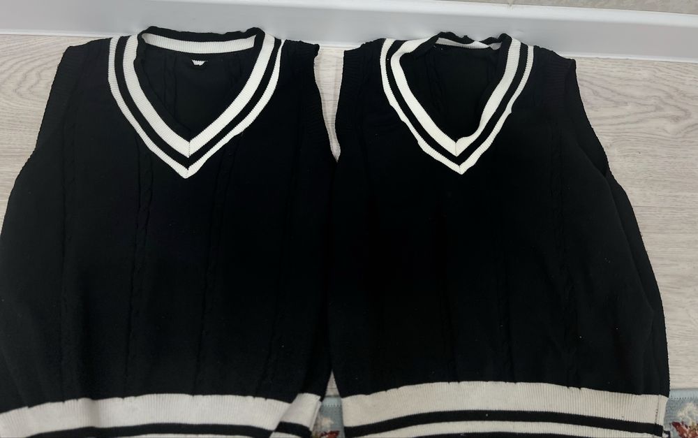 Парные теплые жилеты в школу для девочек