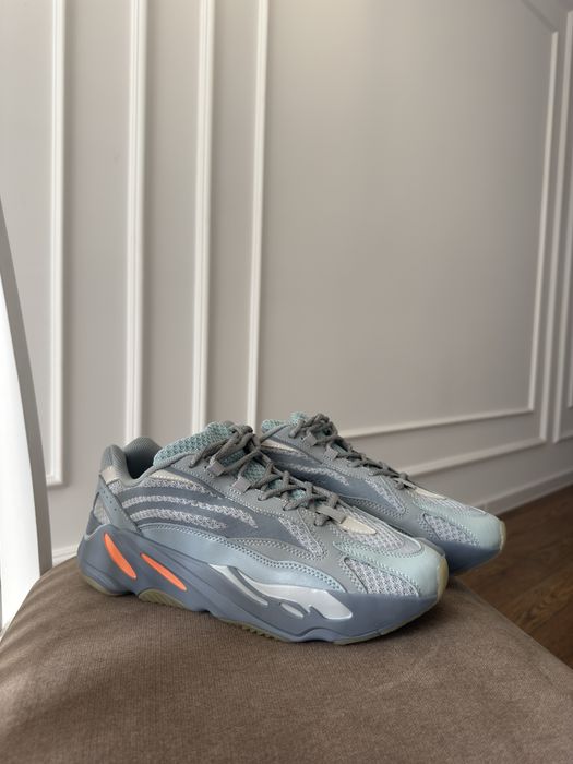 Yeezy boost 700 v2 Inertia