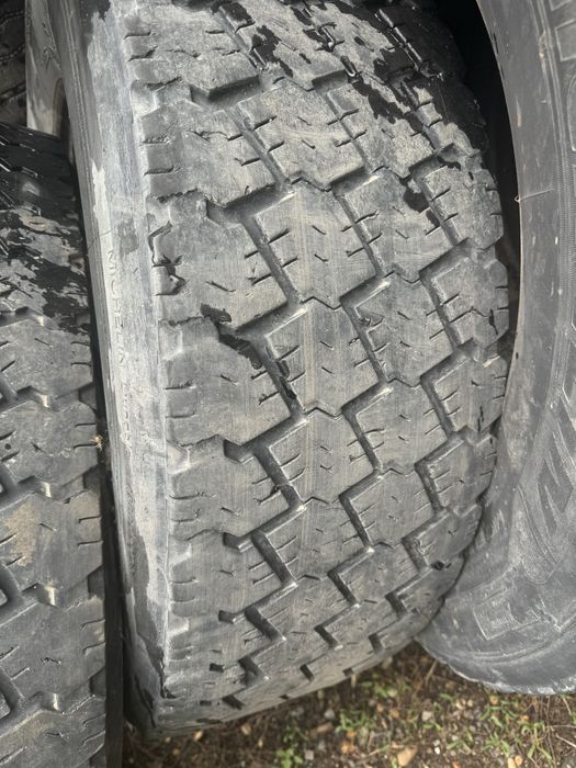 Шины грузовые от свежепригнанной фуры,размер 315 70 R22,5