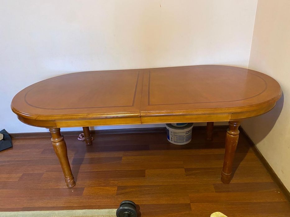 Гостинный стол деревянный