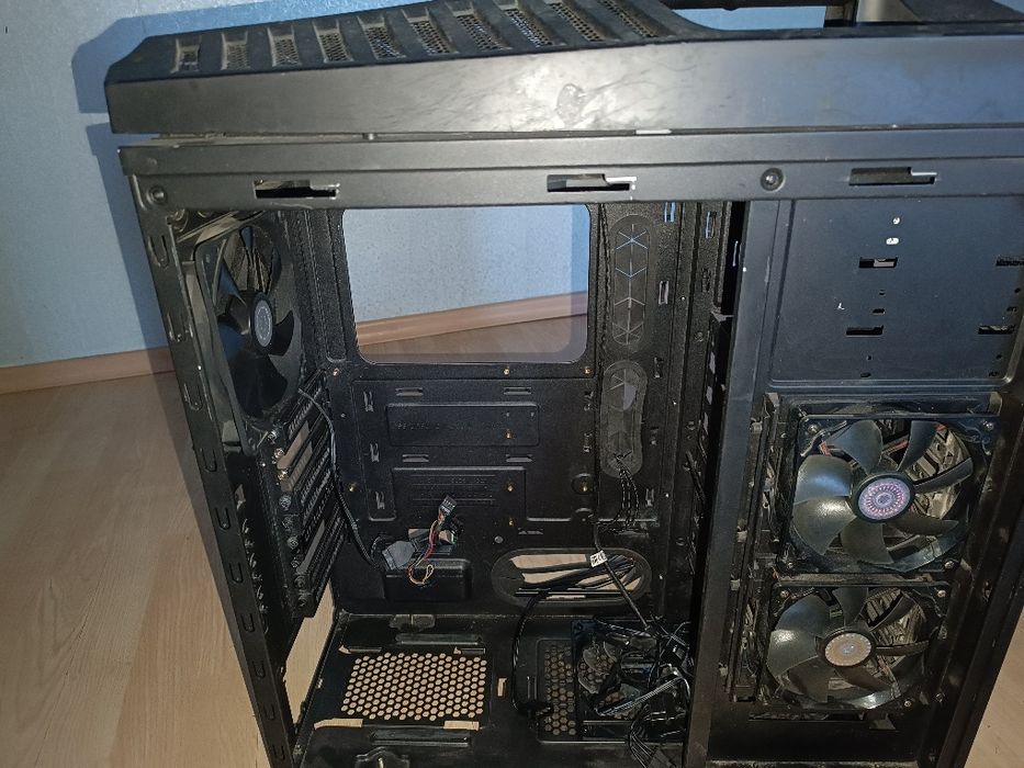 Продавам Cooler master Storm Trooper