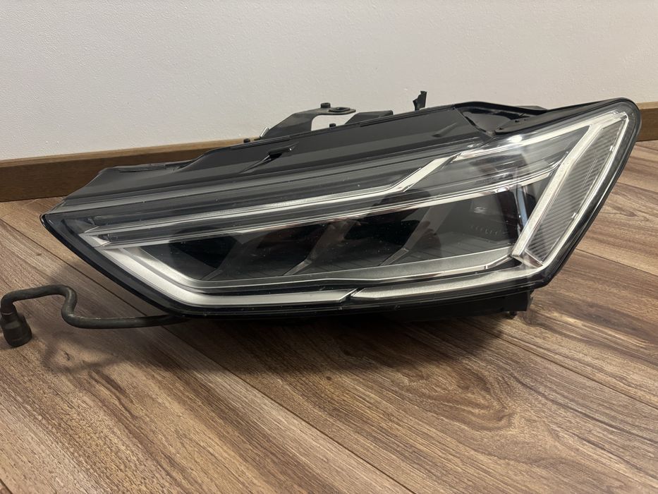 Far stanga fata Audi A7 - C8