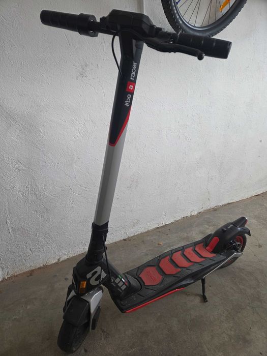 Trotineta Aprilia eSR1
