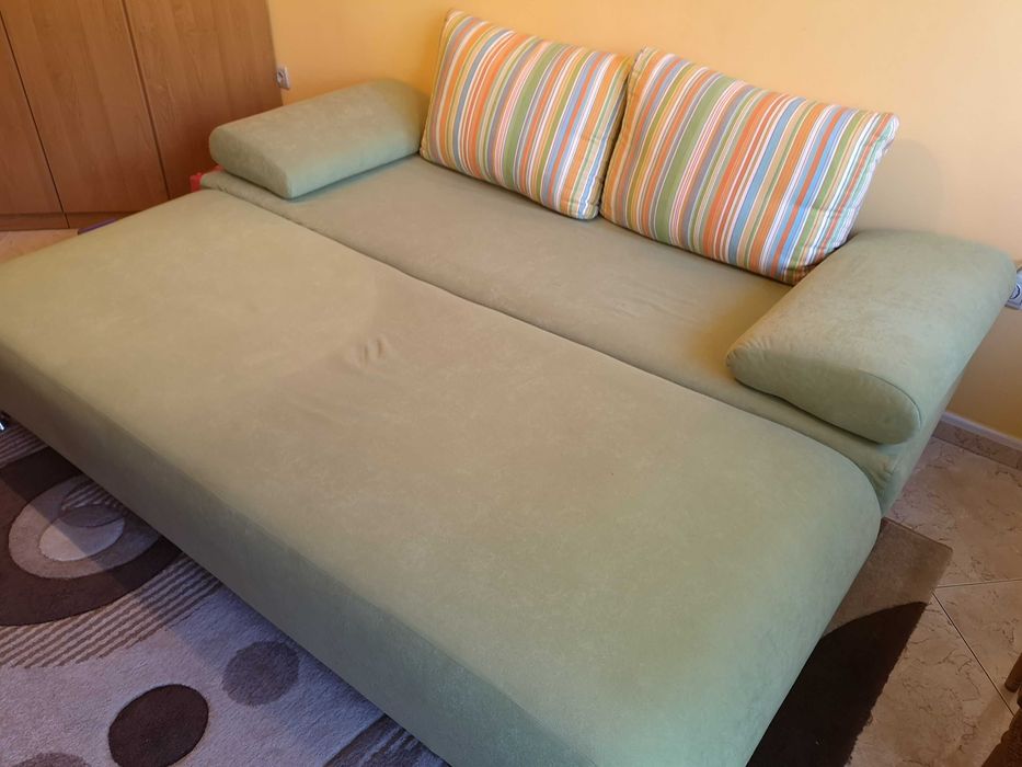 Разтегателен диван