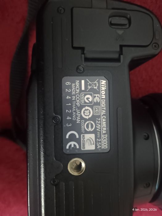 Aparat foto DSLR Nikon D3000, obiectiv 18-55 VR