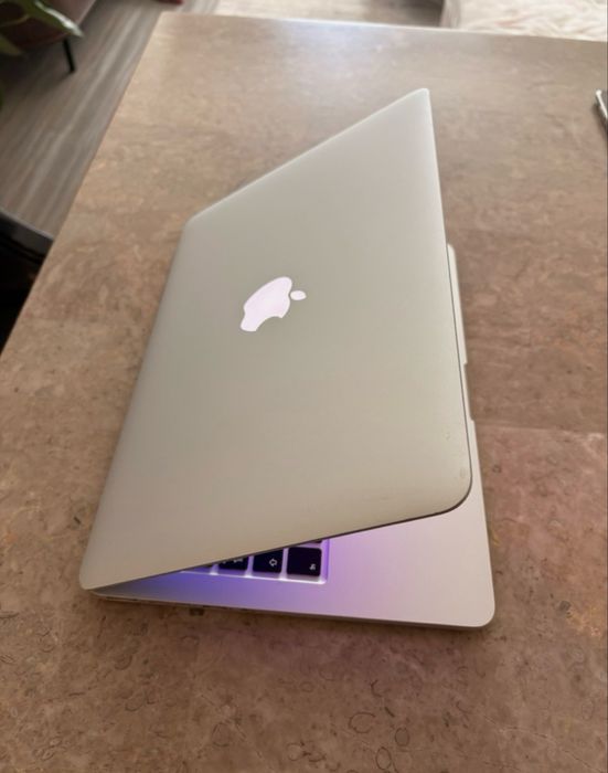 Apple MacBook Pro 13” Early 2015 sotiladi