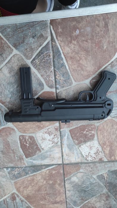 Pistoale airsoft cu bilute de plastic