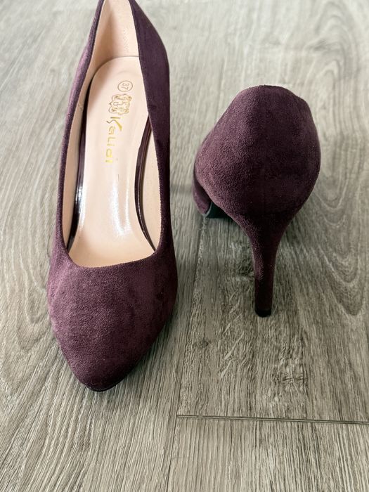 Продам б/ у  5 пар обуви