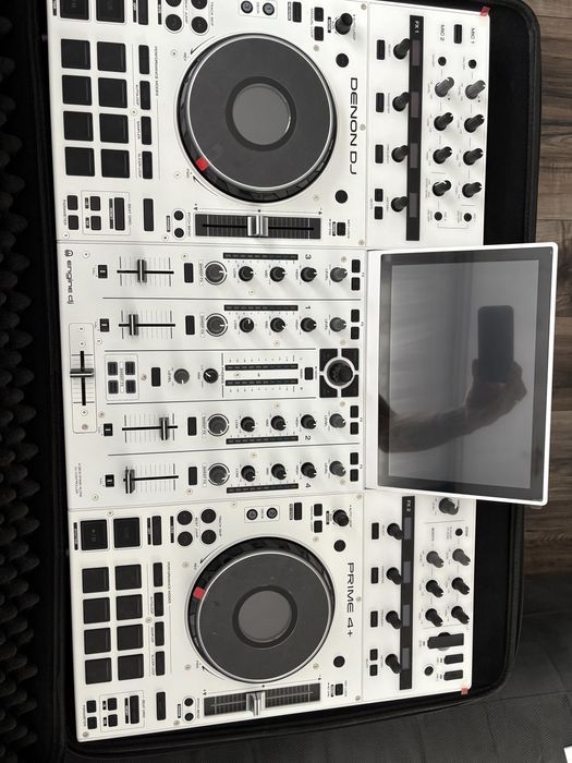 Продавам Denon prime4+