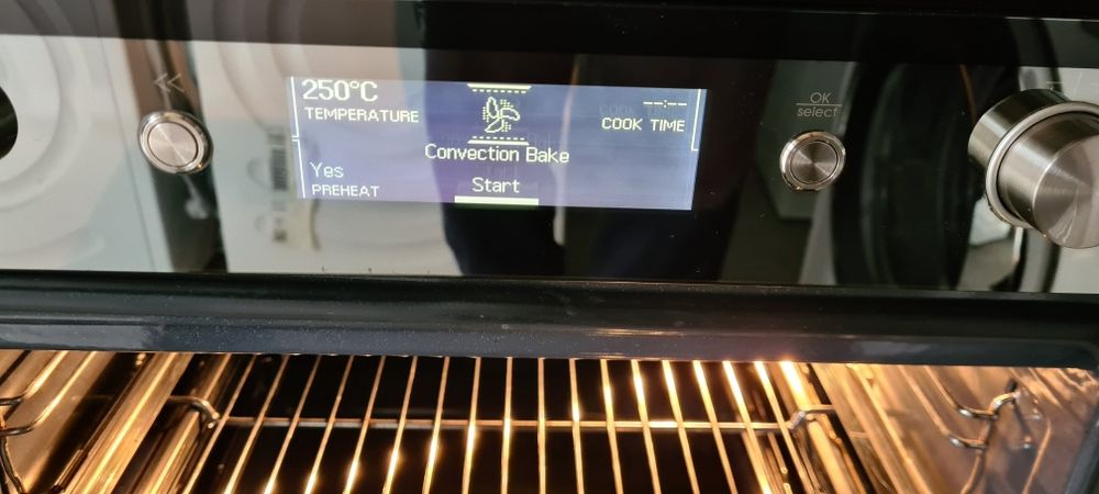 Фурна за вграждане Bauknecht 73л Клас А