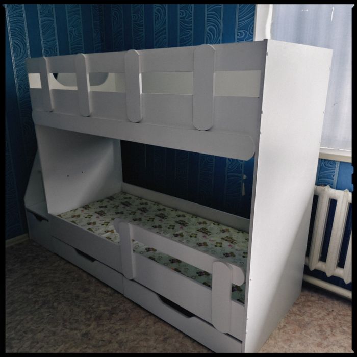 Двухъярусная кровать